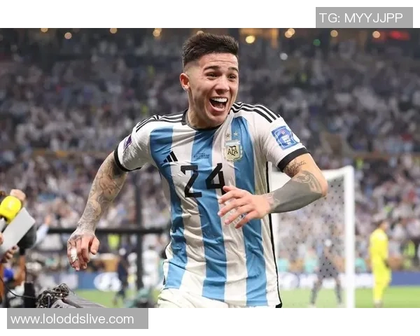 世界杯激战巴萨逆转切尔西乌龙球成关键瞬间引发全场热议